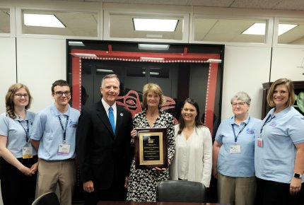 Advocates meeting with Senator Murkowski to present her with national award at Leadership Summit and Lobby Day 