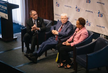 ACS CAN Board Chair Dick Deming hosts a panel at the Policy Form. 