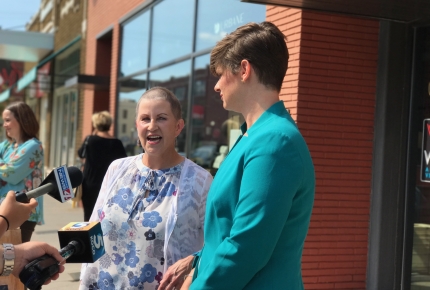 ACS CAN volunteers speak to reporters outside Sen Lankford's office in Oklahoma. 