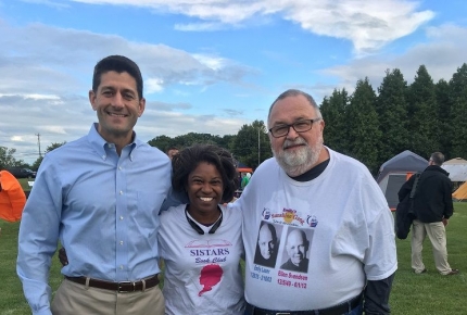 Speaker Paul Ryan meets with ACS CAN volunteers at an event in Wisconsin. 