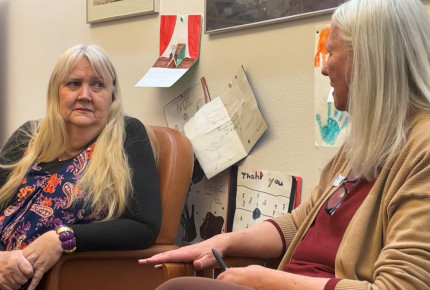 ACS CAN volunteer Joyce Graves meets with New Mexico Rep. Liz Thomson (D)