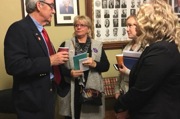 ACS CAN Volunteers Educate South Dakota Lawmakers on the Importance of Biosimilars Legislation for Cancer Patients