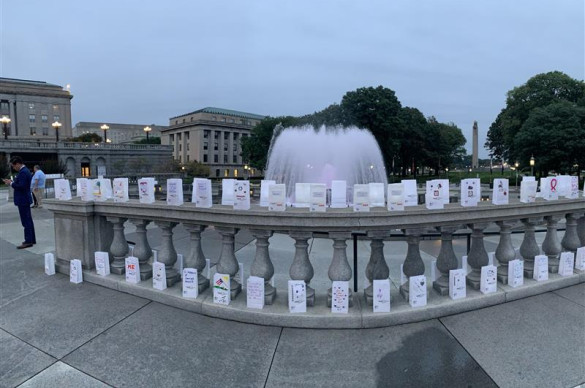 Image of PA capitol fountain with Lights of Hope bags