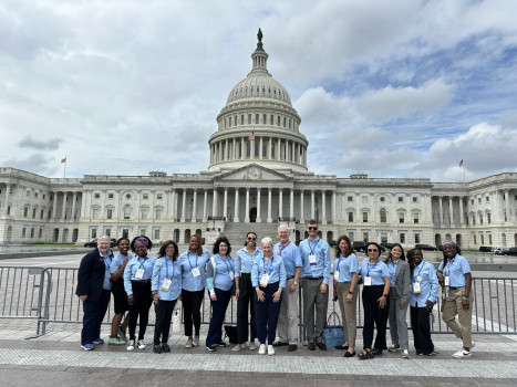 ACS CAN volunteers in front of the US Capitol
