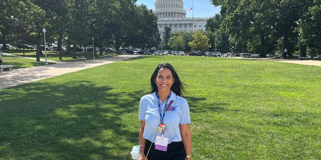 Caroline standing in front of the Capitol