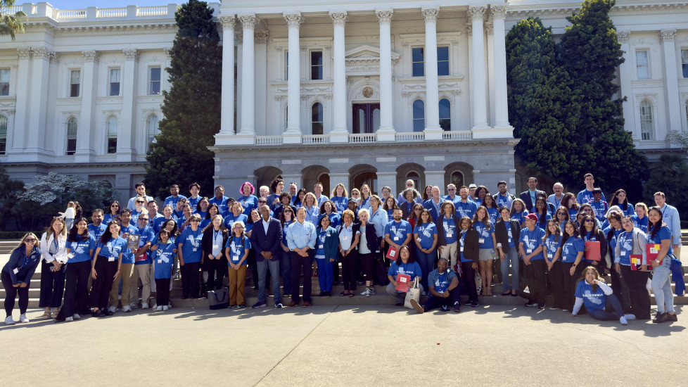 ACS CAN volunteers stand in front of the California Capitol