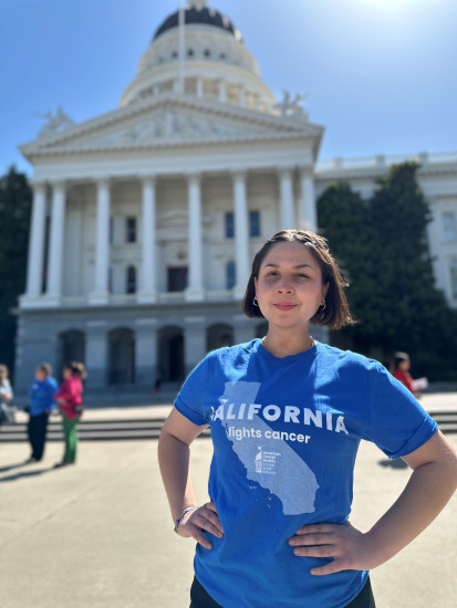Libia Félix, voluntaria de ACS CAN, en el Capitolio de California