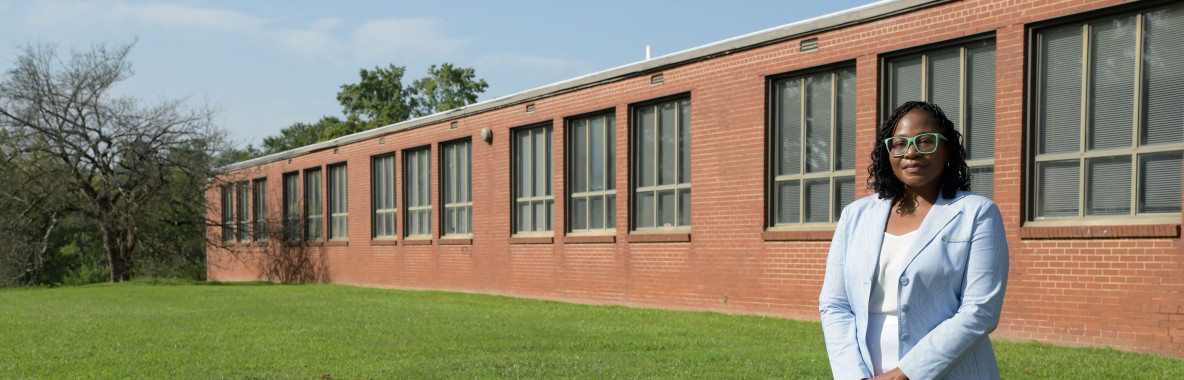 Clarissa Clinkscales outside local Mississippi hospital